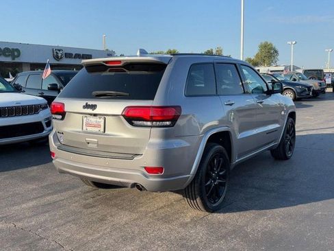 Used 2019 Jeep Grand Cherokee Altitude image 3