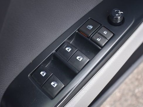 Used 2018 Toyota Camry FWD image 17