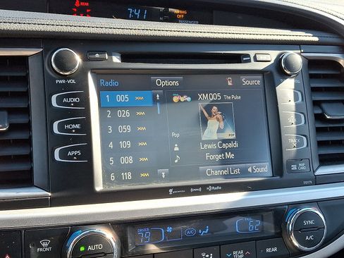 Used 2017 Toyota Highlander XLE image 15