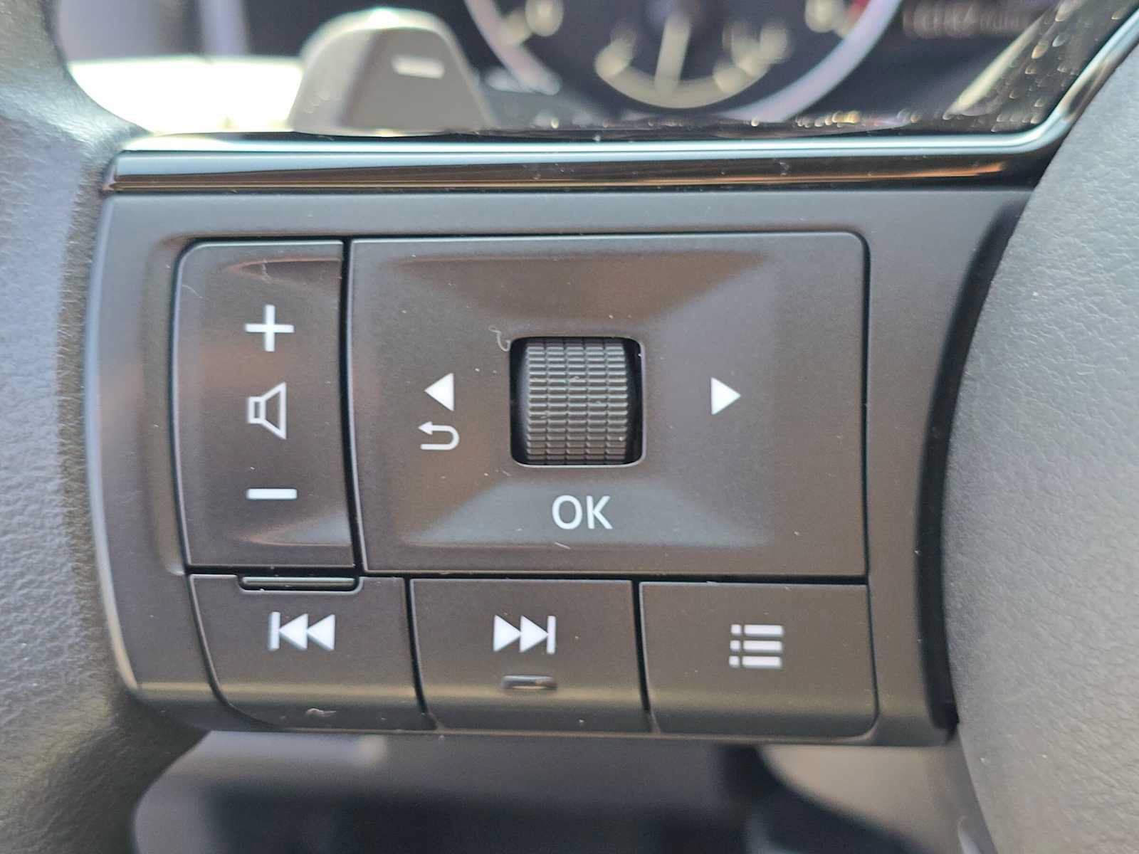 Used 2023 Nissan Rogue SV FWD image 27