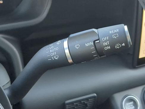 Used 2025 Land Rover Defender 110 X-Dynamic SE image 27