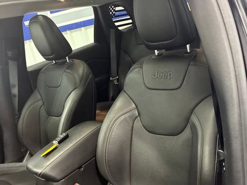 Used 2021 Jeep Cherokee Limited AWD/4WD image 16