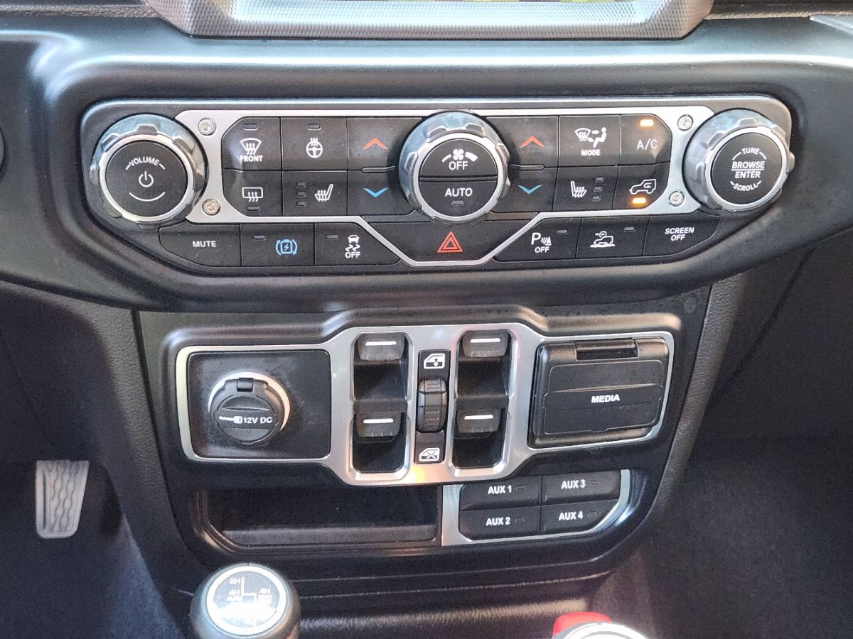 Used 2021 Jeep Wrangler Unlimited Sahara w/ Cold Weather Group AWD/4WD image 35