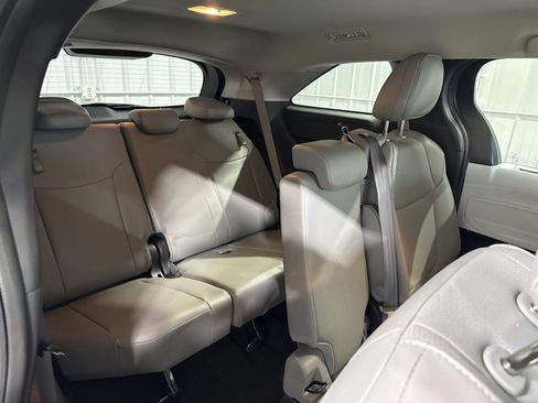 Used 2025 Toyota Sienna XLE FWD image 17