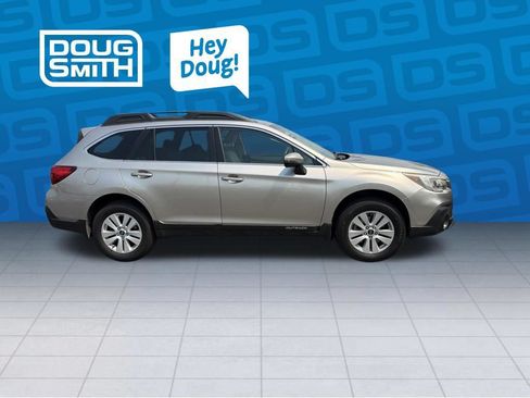 Used 2019 Subaru Outback 2.5i Premium AWD/4WD image 1
