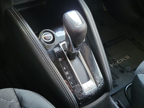 Used 2020 Nissan Kicks SV FWD image 35