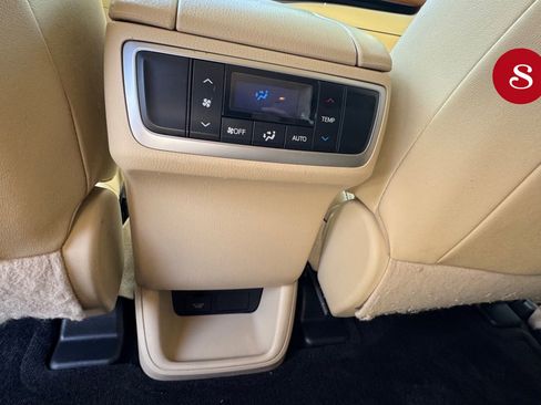 Used 2017 Toyota Highlander Limited image 22