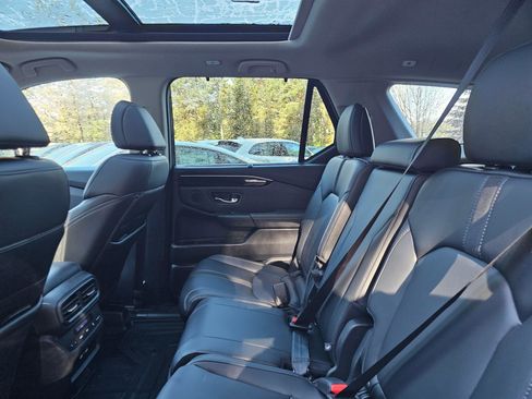 Used 2023 Honda Pilot Touring image 19
