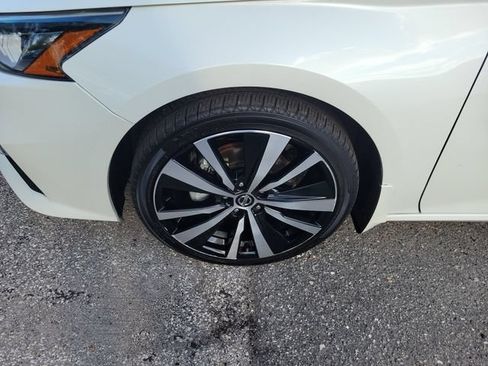 Used 2022 Nissan Altima 2.5 SR FWD image 5