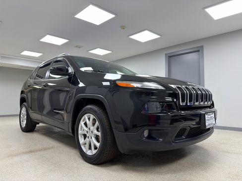 Used 2015 Jeep Cherokee Latitude w/ Cold Weather Group image 4