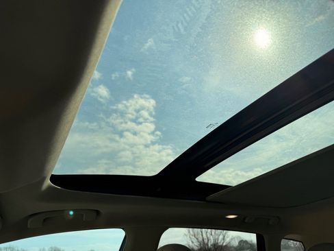 Used 2015 Nissan Murano SV w/ Premium Package image 19