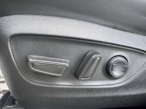 Used 2022 Toyota Highlander XLE image 16