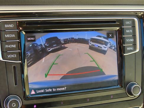 Used 2017 Volkswagen Passat 1.8T R-Line w/ R-Line Lighting Package image 30