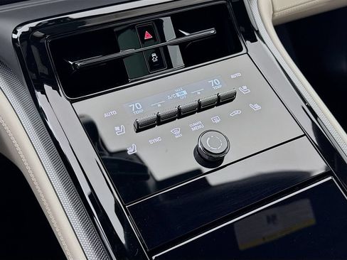 Certified 2025 Porsche Panamera 4 AWD/4WD image 21