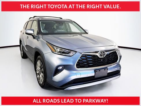 Used 2022 Toyota Highlander Platinum AWD/4WD image 1