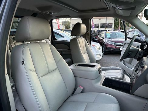 Used 2010 Chevrolet Avalanche LT w/ Luxury Package image 18