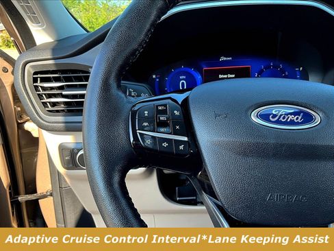 Used 2021 Ford Escape Titanium w/ Class II Trailer Tow Package AWD/4WD image 11