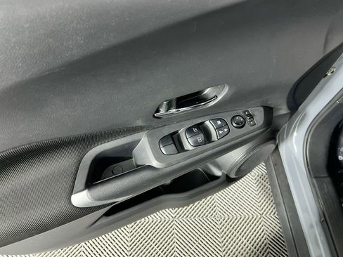 Used 2022 Nissan Kicks SV image 14