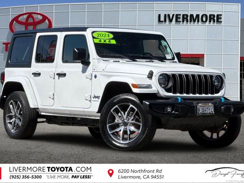 Used 2024 Jeep Wrangler Unlimited AWD/4WD image 1