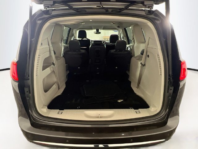 Used 2020 Chrysler Pacifica Touring-L Plus FWD image 29