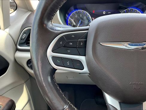 Certified 2019 Chrysler Pacifica Touring-L Plus FWD image 10