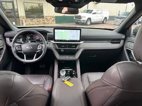 Used 2025 Ford Explorer Platinum w/ LUX Leather Package AWD/4WD image 26