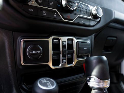 Used 2018 Jeep Wrangler Unlimited Sahara w/ Dual Top Group image 30