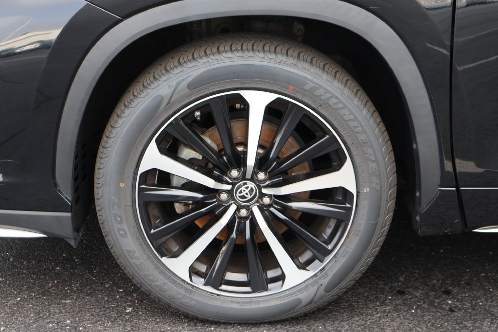 Used 2022 Toyota Highlander XSE FWD image 11