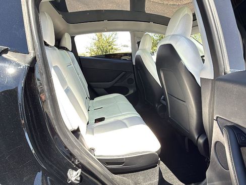 Used 2023 Tesla Model Y Long Range AWD/4WD image 29