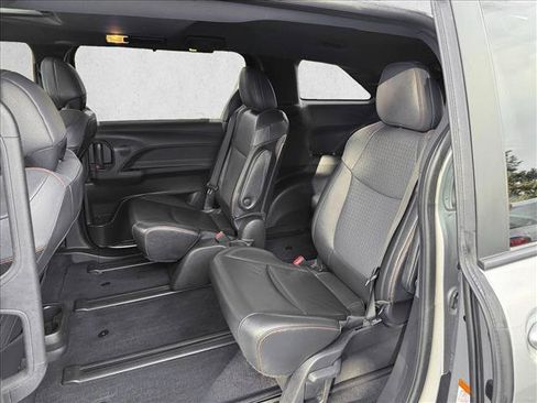 Used 2022 Toyota Sienna XSE w/ XSE Plus Package FWD image 16