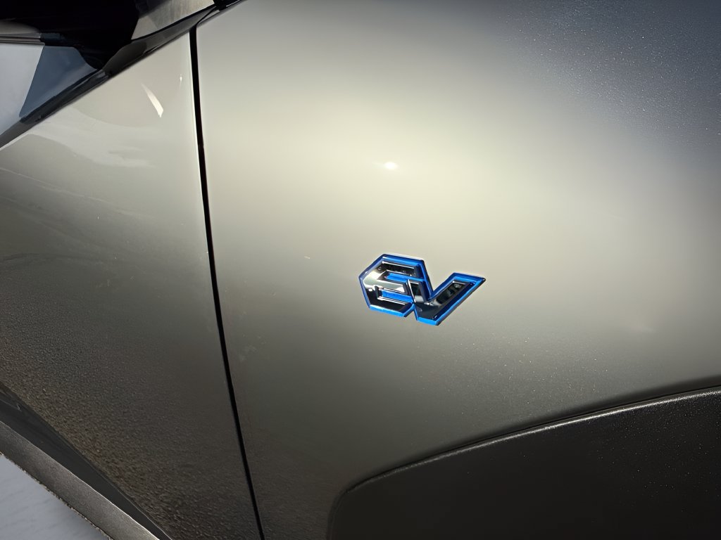 Used 2024 Subaru Solterra AWD/4WD image 34