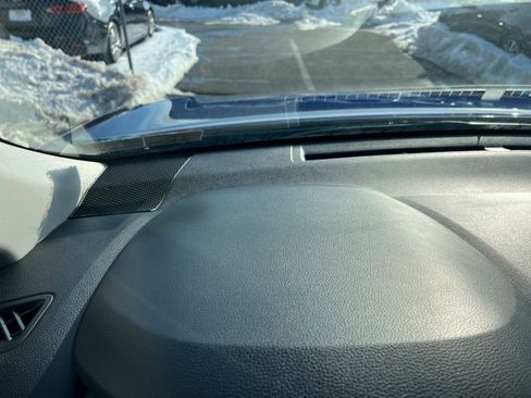 Used 2025 Toyota Corolla Cross LE image 33