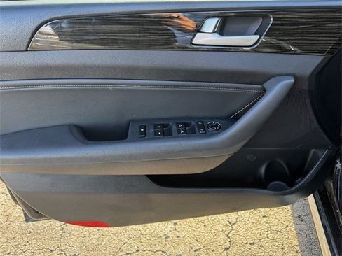 Used 2016 Hyundai Sonata Limited image 19