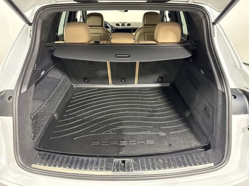 Certified 2022 Porsche Cayenne w/ Premium Package image 21