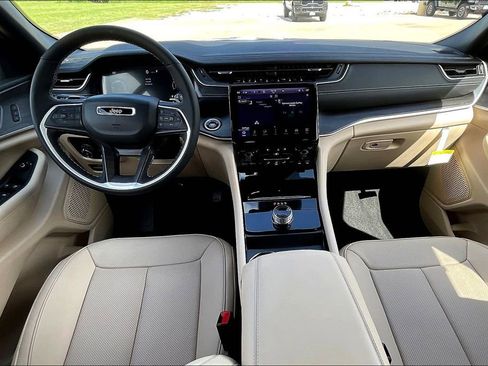 New 2025 Jeep Grand Cherokee L Limited w/ Luxury Tech Group II RWD image 6