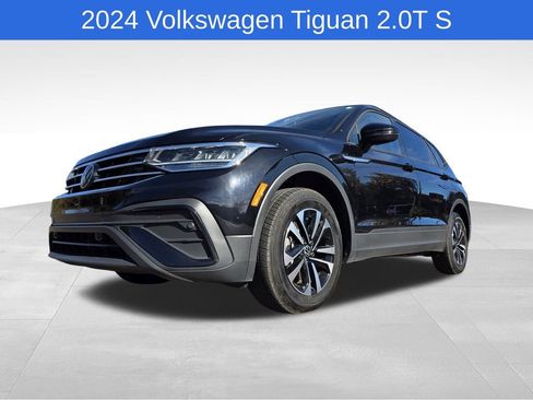 Used 2024 Volkswagen Tiguan S image 10