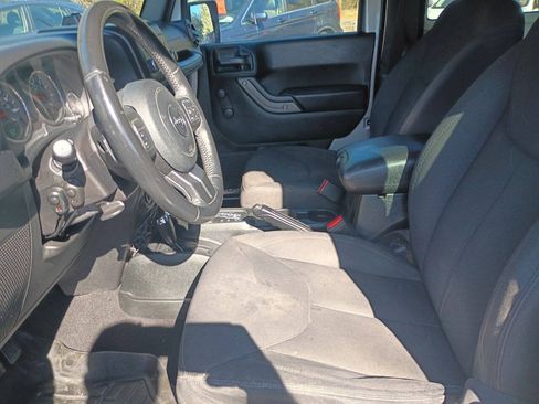 Used 2018 Jeep Wrangler Sport AWD/4WD image 13