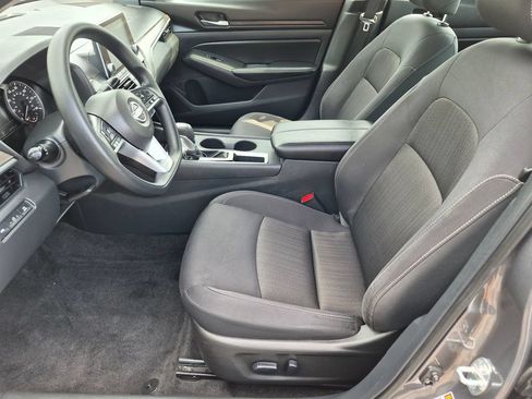Used 2025 Nissan Altima 2.5 SV FWD image 9