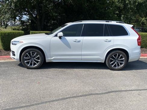 Used 2017 Volvo XC90 T6 Momentum w/ Vision Package AWD/4WD image 10