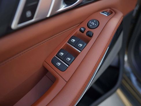 Used 2025 BMW X5 xDrive40i w/ Executive Package image 25