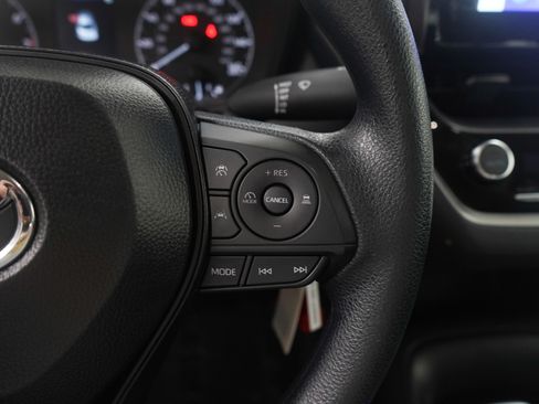 Used 2025 Toyota Corolla LE image 19