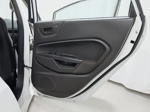 Used 2013 Ford Fiesta SE image 29