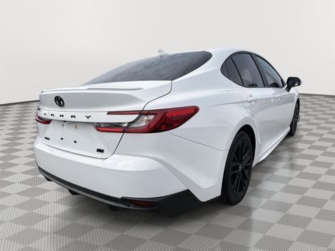 Used 2025 Toyota Camry SE image 5