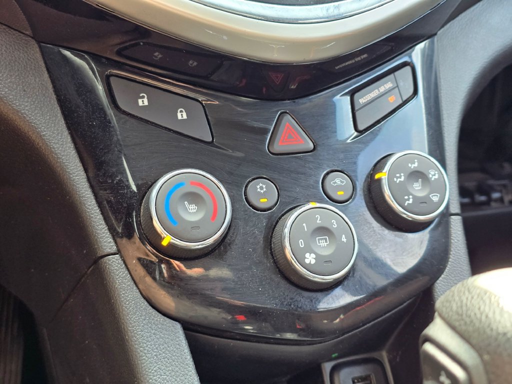 Used 2018 Chevrolet Sonic LT w/ Convenience Package FWD image 17