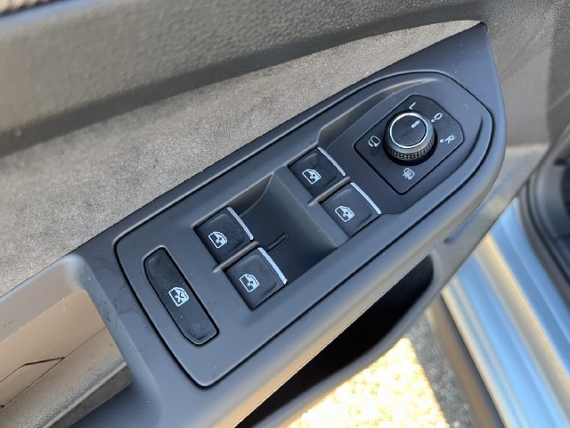 New 2026 Volkswagen GTI SE FWD image 11