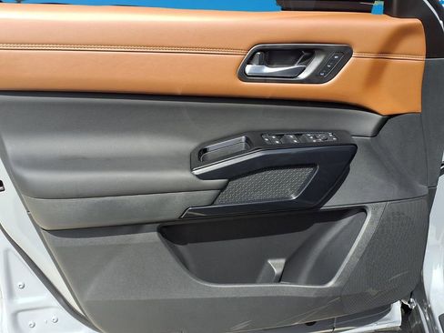 New 2026 Nissan Pathfinder Platinum image 14