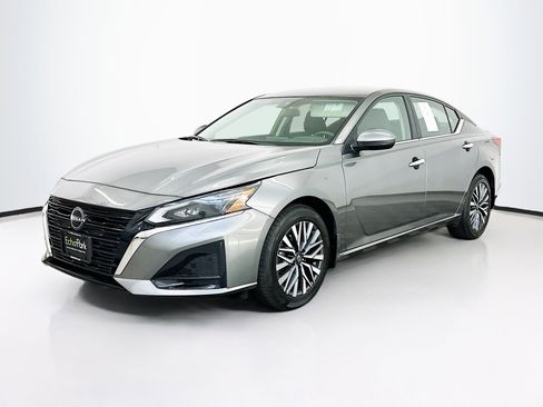 Used 2023 Nissan Altima 2.5 SV image 3