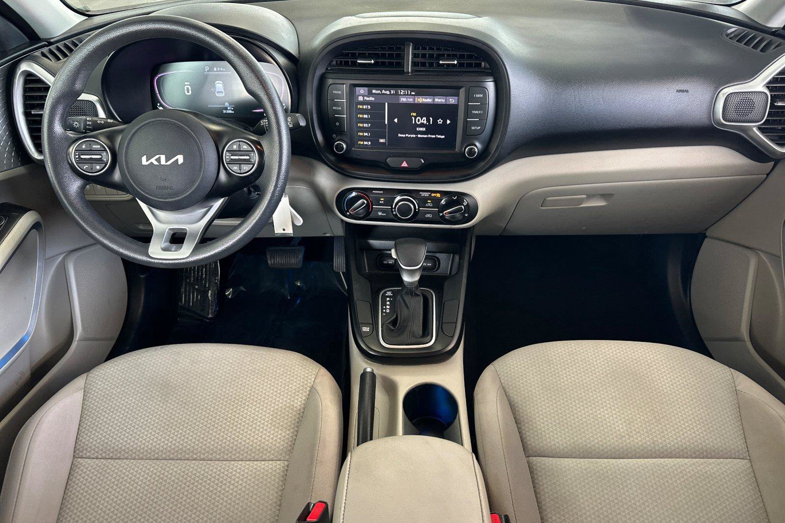 Used 2023 Kia Soul LX w/ LX Technology Package FWD image 12