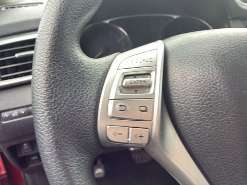 Used 2016 Nissan Rogue SV image 20