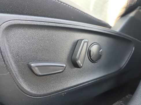 Used 2020 Ford Escape SE image 24